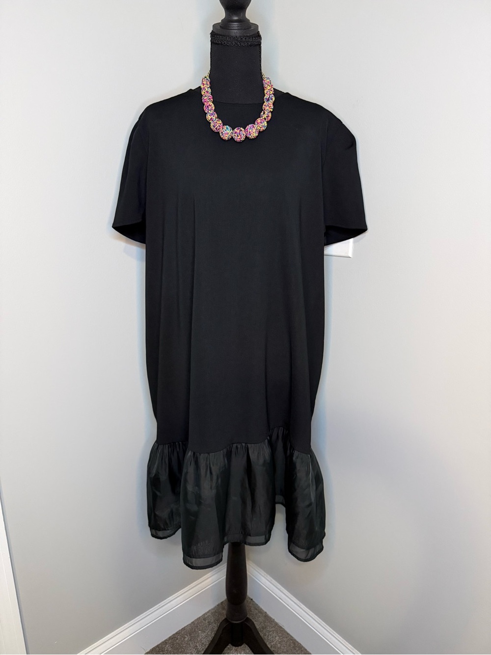 Black Short-Sleeve Midi Dress with Ruffle Hem